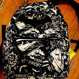 Am selling a backpack that’s pretty new but used